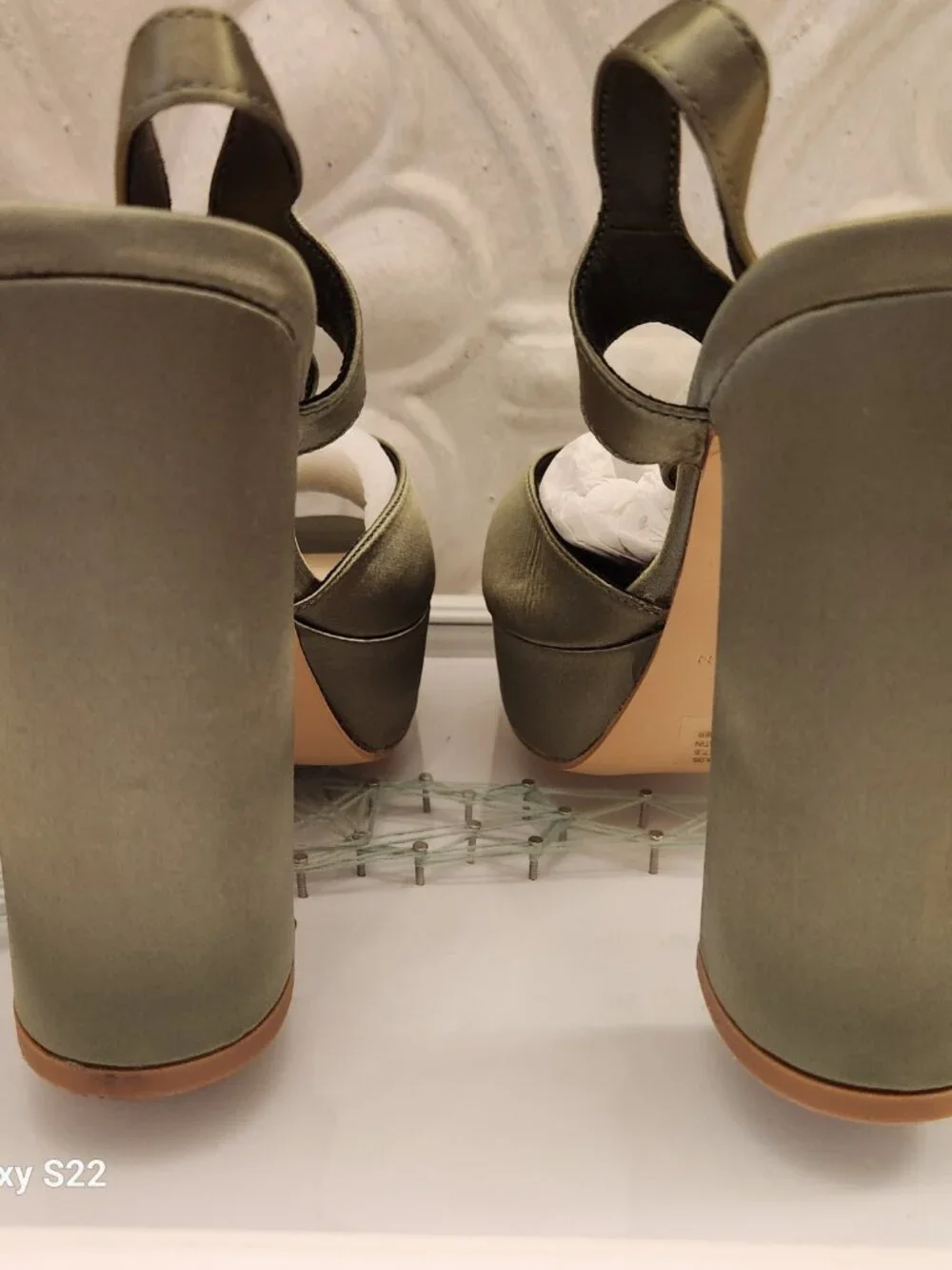 H By Halston Olive Green Platform Sandals. NIB. Size 9